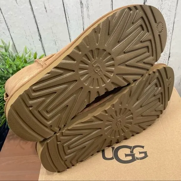 UGG Classic Mini II Genuine Shearling Lined Boots Size 6