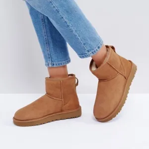 UGG Classic Mini II Genuine Shearling Lined Boots Size 6