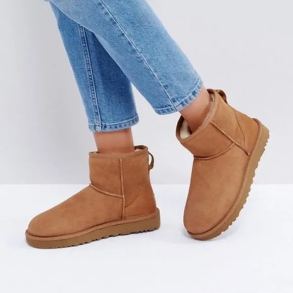 UGG Classic Mini II Genuine Shearling Lined Boots Size 6