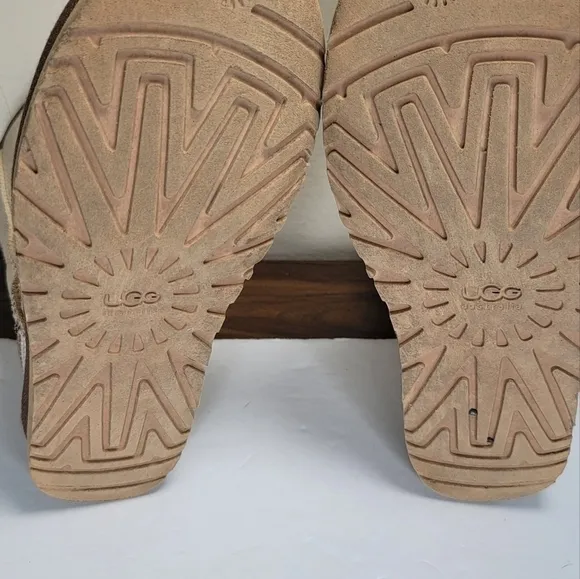 UGG CLASSIC SHORT SERAPE CREAM BOOTS Women Size 7