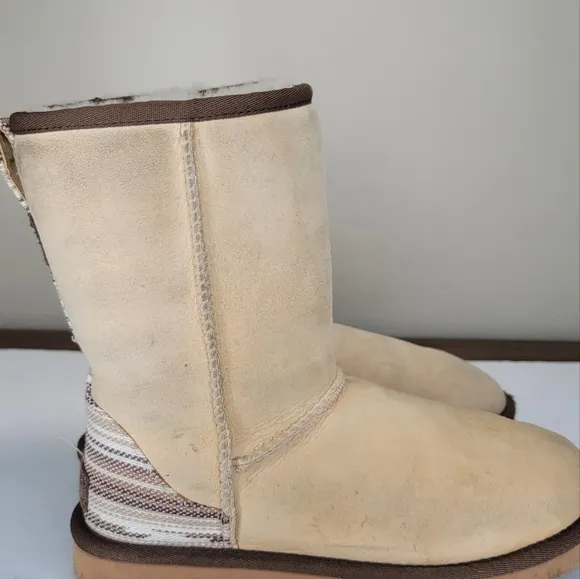 UGG CLASSIC SHORT SERAPE CREAM BOOTS Women Size 7