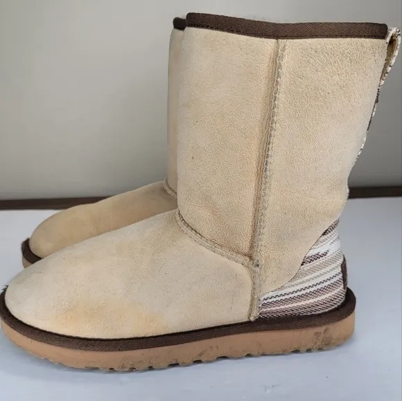 UGG CLASSIC SHORT SERAPE CREAM BOOTS Women Size 7