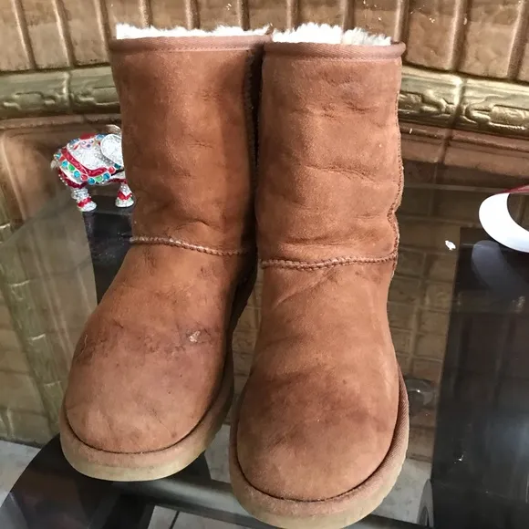 UGG classic shorts boots