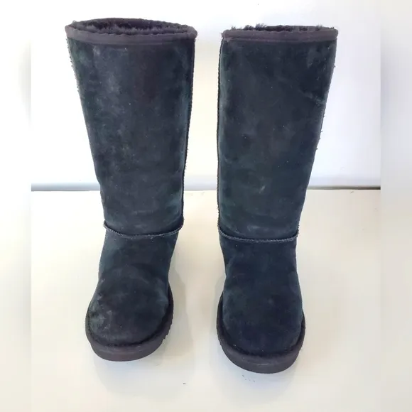UGG Classic Tall Boots Size 4