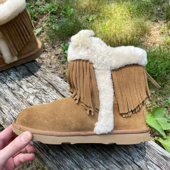 Ugg Darlala classic slip on chestnut boots size 5 juniors 6.5 woman’s