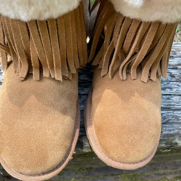 Ugg Darlala classic slip on chestnut boots size 5 juniors 6.5 woman’s