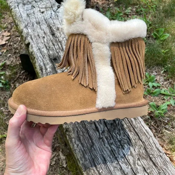 Ugg Darlala classic slip on chestnut boots size 5 juniors 6.5 woman’s