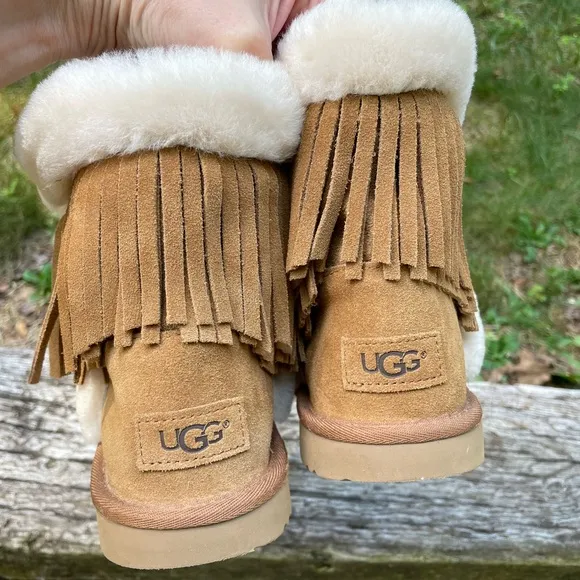 Ugg Darlala classic slip on chestnut boots size 5 juniors 6.5 woman’s