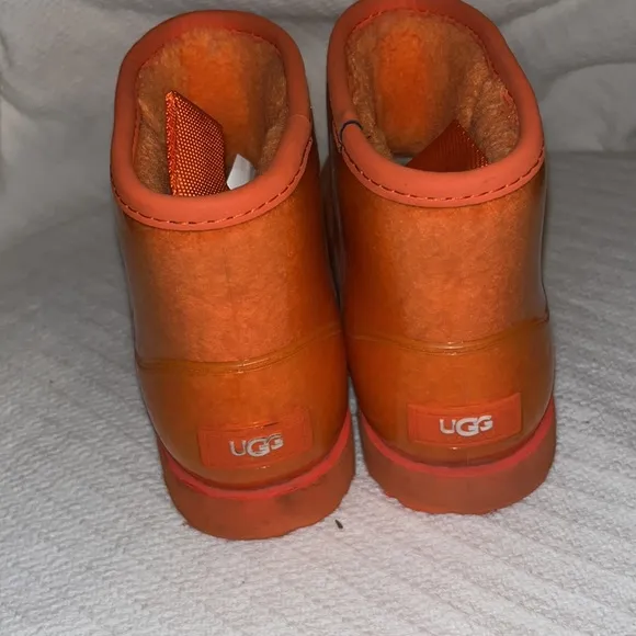 UGG Girls Classic Clear MINI II Orange Boots size 2