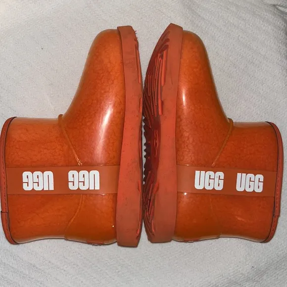 UGG Girls Classic Clear MINI II Orange Boots size 2