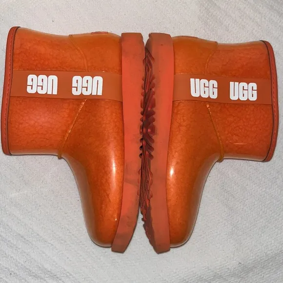 UGG Girls Classic Clear MINI II Orange Boots size 2