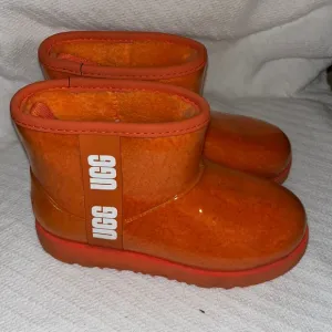 UGG Girls Classic Clear MINI II Orange Boots size 2