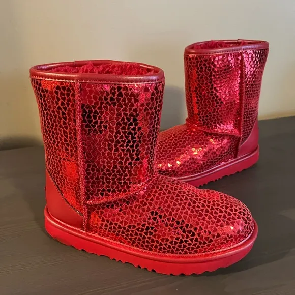 UGG Girls Classic II Gel Hearts Boots