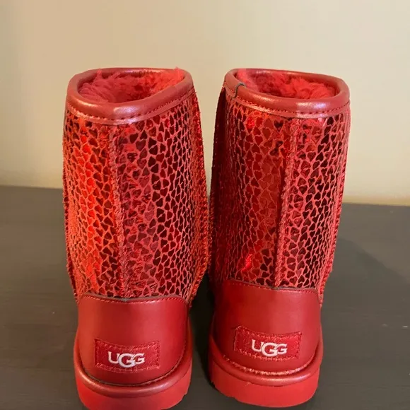 UGG Girls Classic II Gel Hearts Boots