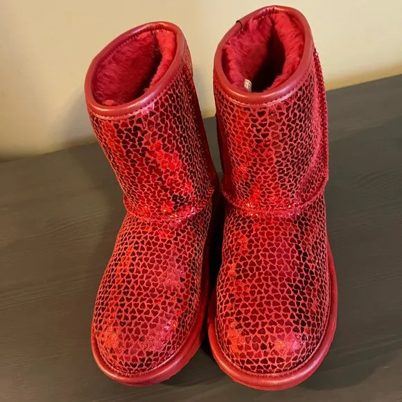 UGG Girls Classic II Gel Hearts Boots