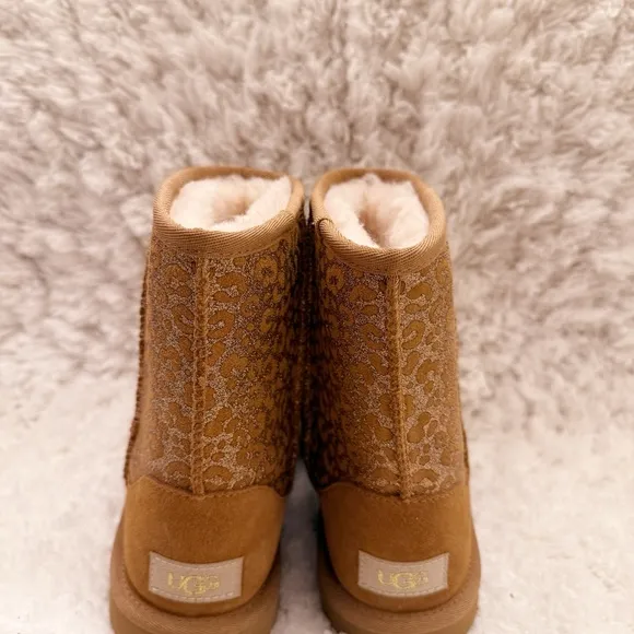 UGG Girls' Classic II GlitterLeopard Boots