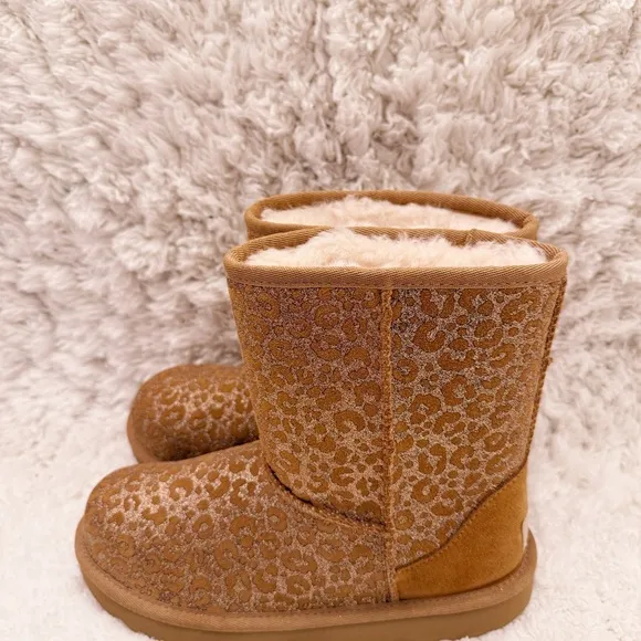 UGG Girls' Classic II GlitterLeopard Boots