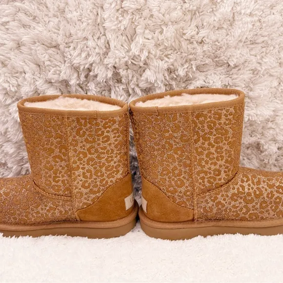 UGG Girls' Classic II GlitterLeopard Boots