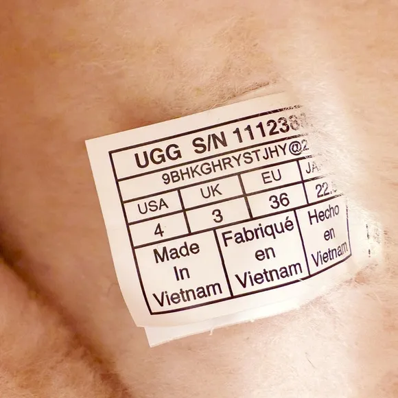 UGG Girls' Classic II GlitterLeopard Boots