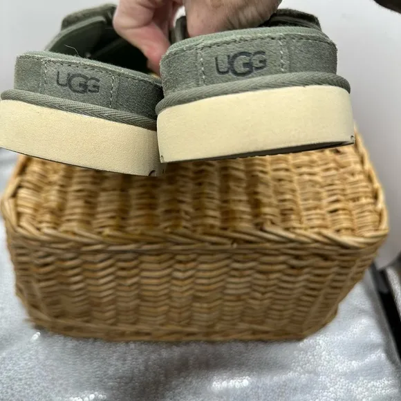 UGG Goldenstar platform Cross Slide Sandal 9.5/40.5 EU Olive Green