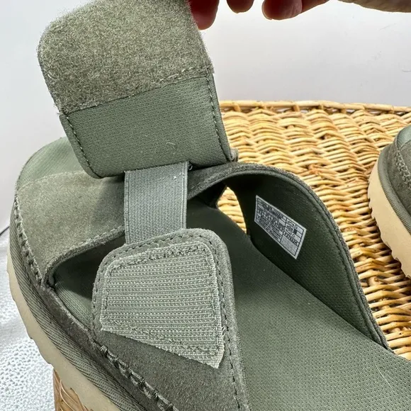 UGG Goldenstar platform Cross Slide Sandal 9.5/40.5 EU Olive Green