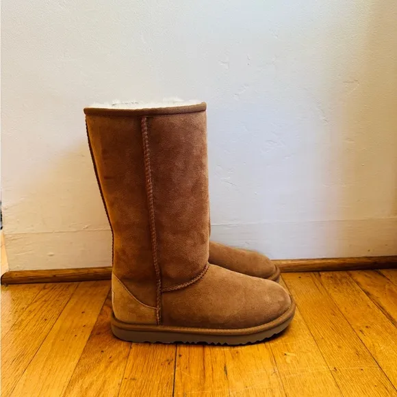 UGG Kids Classic II Boot, Size 3