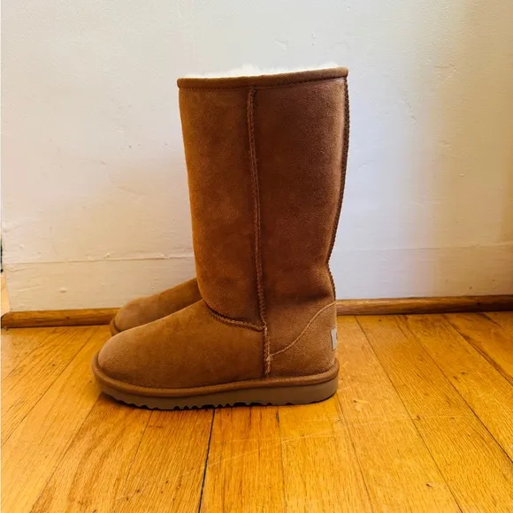 UGG Kids Classic II Boot, Size 3