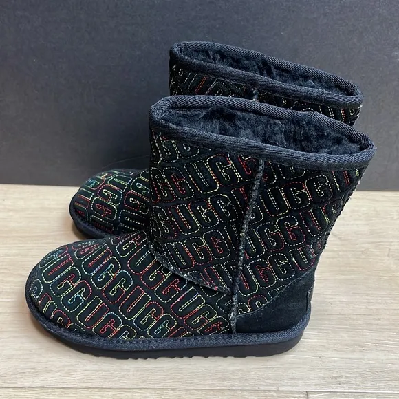 Ugg Kids Classic II Graphic Stitch Boot, SIZE 13 US