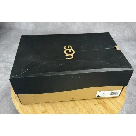 UGG Men's Neumel Black Suede Boots Chukka Size 11 With A Beat-Up Box