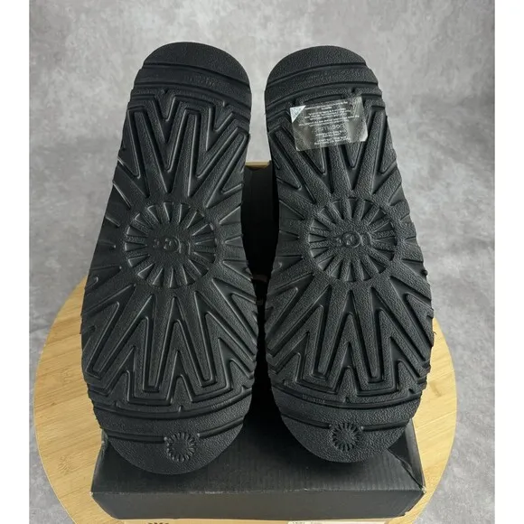 UGG Men's Neumel Black Suede Boots Chukka Size 11 With A Beat-Up Box