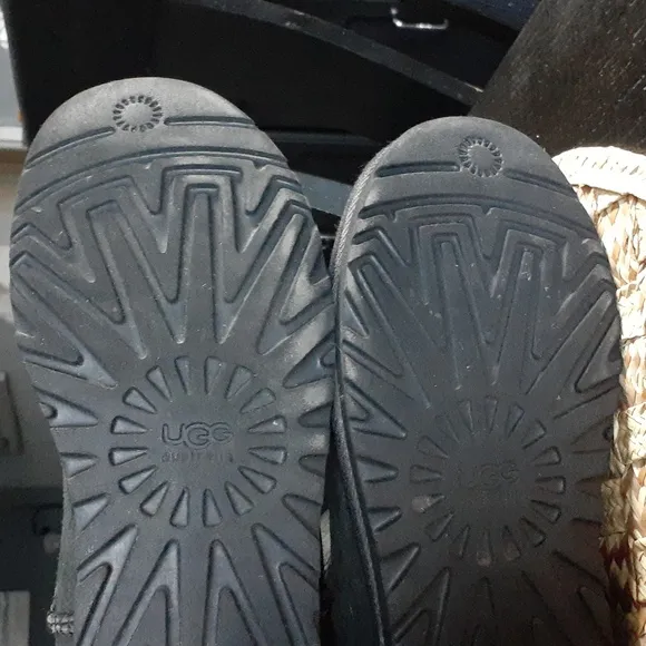 UGG SHORT CLASSIC BOOTS