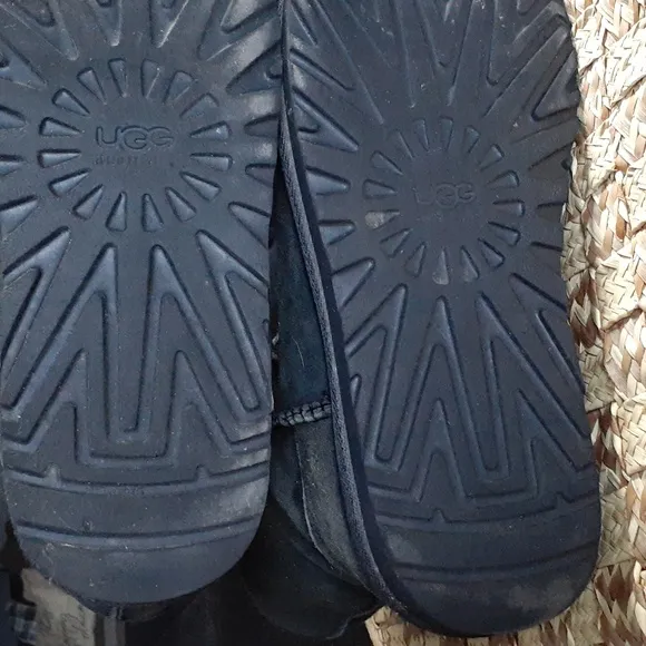 UGG SHORT CLASSIC BOOTS