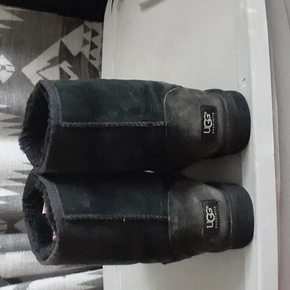 UGG SHORT CLASSIC BOOTS