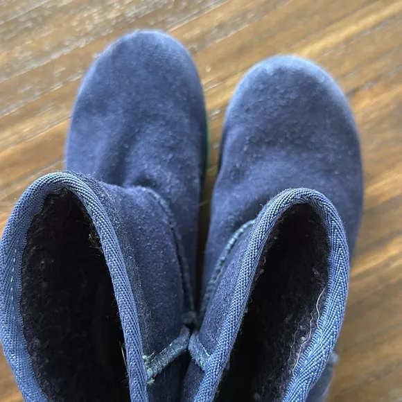 Ugg suede boots size 4