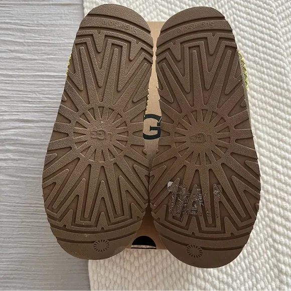UGG Tazz Slipper Burnt Olive Green Kids Shoes Size 5Y