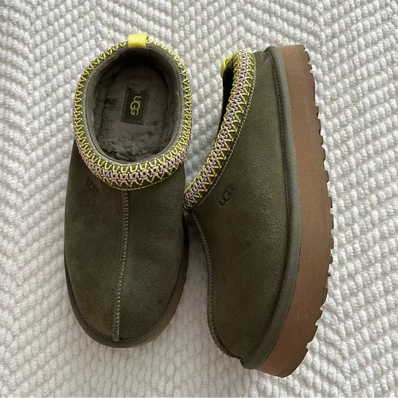 UGG Tazz Slipper Burnt Olive Green Kids Shoes Size 5Y