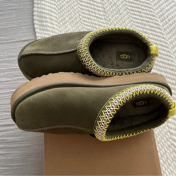 UGG Tazz Slipper Burnt Olive Green Kids Shoes Size 5Y