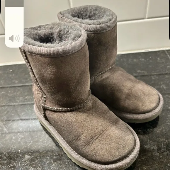 UGG | TODDLER CLASSIC ll UGGS GREY SZ 9