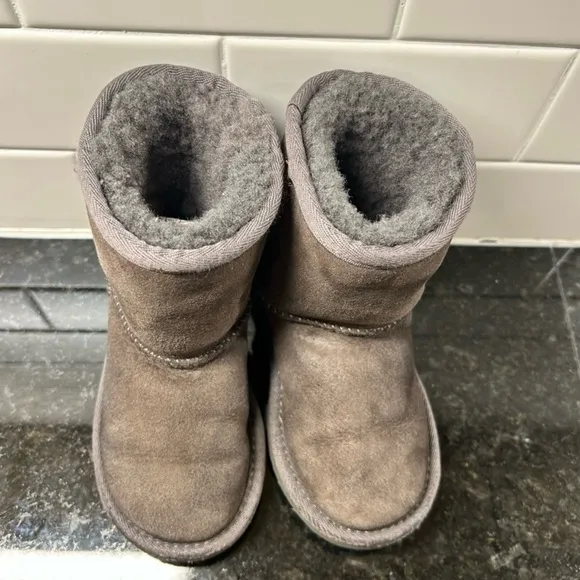 UGG | TODDLER CLASSIC ll UGGS GREY SZ 9