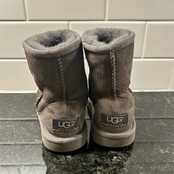 UGG | TODDLER CLASSIC ll UGGS GREY SZ 9