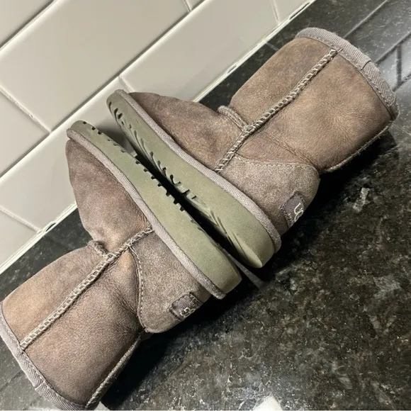UGG | TODDLER CLASSIC ll UGGS GREY SZ 9