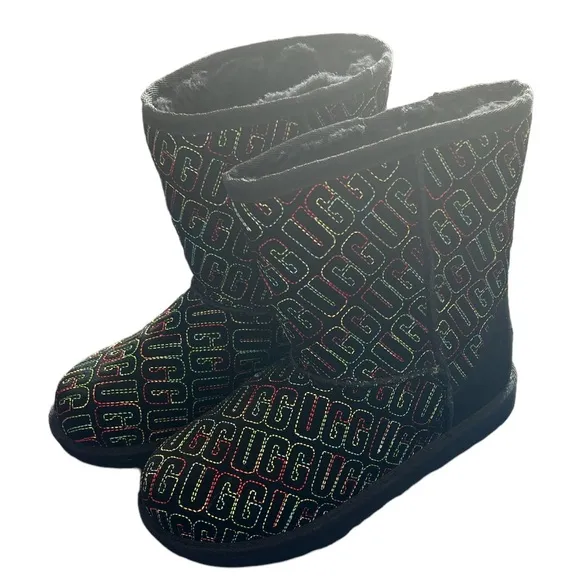 UGG unisex-Child classic ll Graphic stitch boots