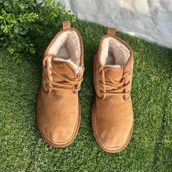 UGG women Neumel Women Classic Boots ChestnutSize 9 gently used