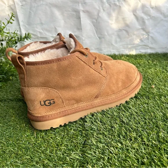 UGG women Neumel Women Classic Boots ChestnutSize 9 gently used