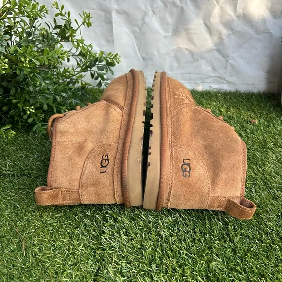 UGG women Neumel Women Classic Boots ChestnutSize 9 gently used