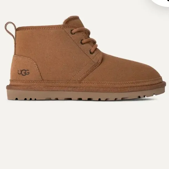 UGG women Neumel Women Classic Boots ChestnutSize 9 gently used
