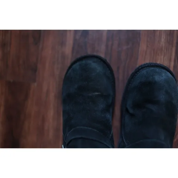 UGG Youth 4 Maddi II Casual Shearling Winter Boots Buckle Black Suede 1102529