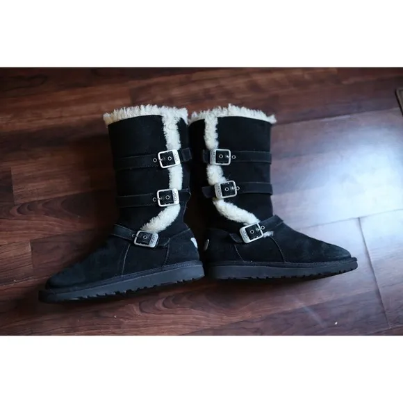 UGG Youth 4 Maddi II Casual Shearling Winter Boots Buckle Black Suede 1102529
