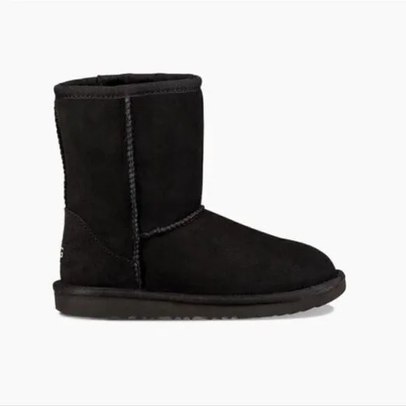 UGG Kids Classic II Boots black size 5 (Youth)