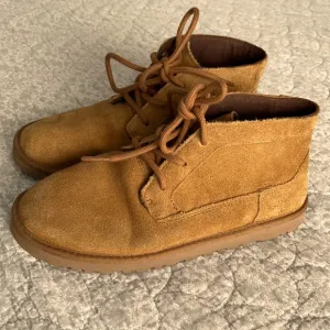 Ugg’s brown kids size 4